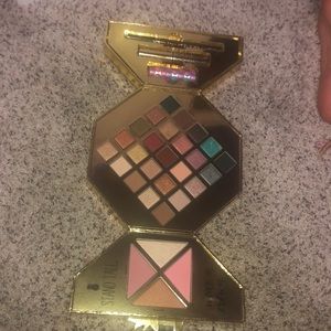 AUTHENTIC tarte pallet